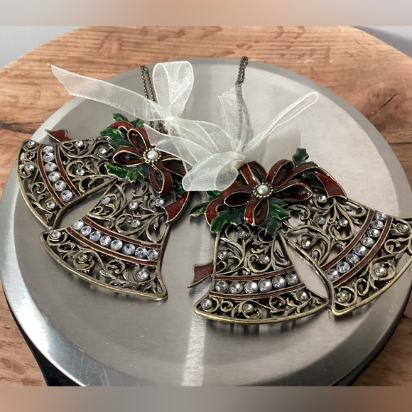🟢 Beautiful pair of Pewter Crafted Christmas Bells w/ Holly Leaves & Jewels - Picture 2 of 12